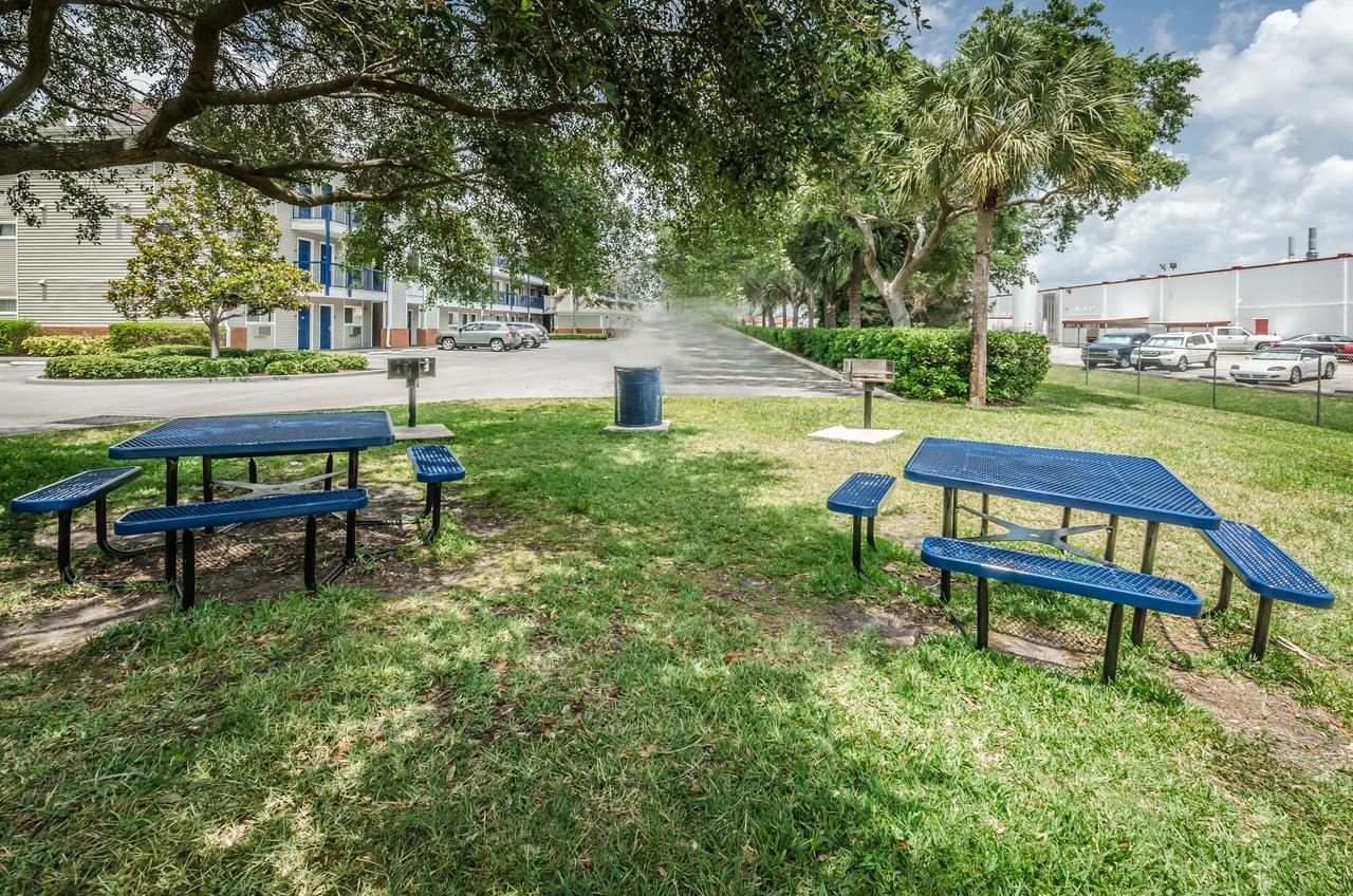 Tampa Bay Extended Stay Hotel Largo Bagian luar foto